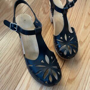 Hasbeen Swedish T-Strap Clogs